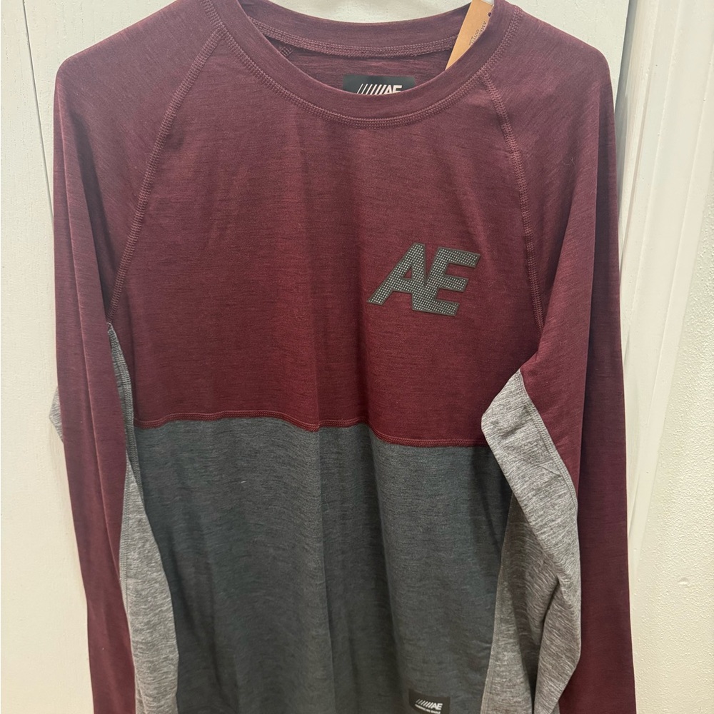 American Eagle Outfitters Men's Long Sleeve Tee